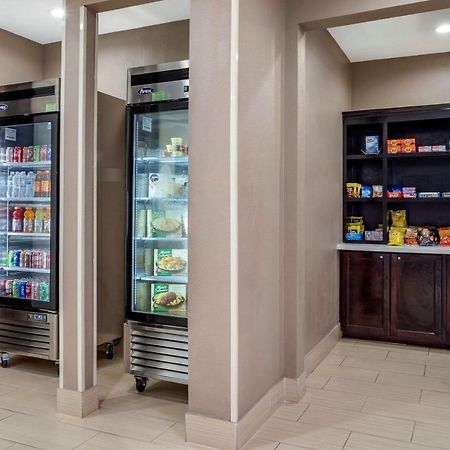 Comfort Inn & Suites Кливланд Екстериор снимка