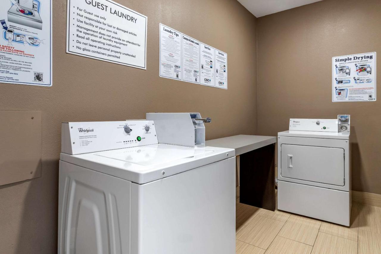 Comfort Inn & Suites Кливланд Екстериор снимка