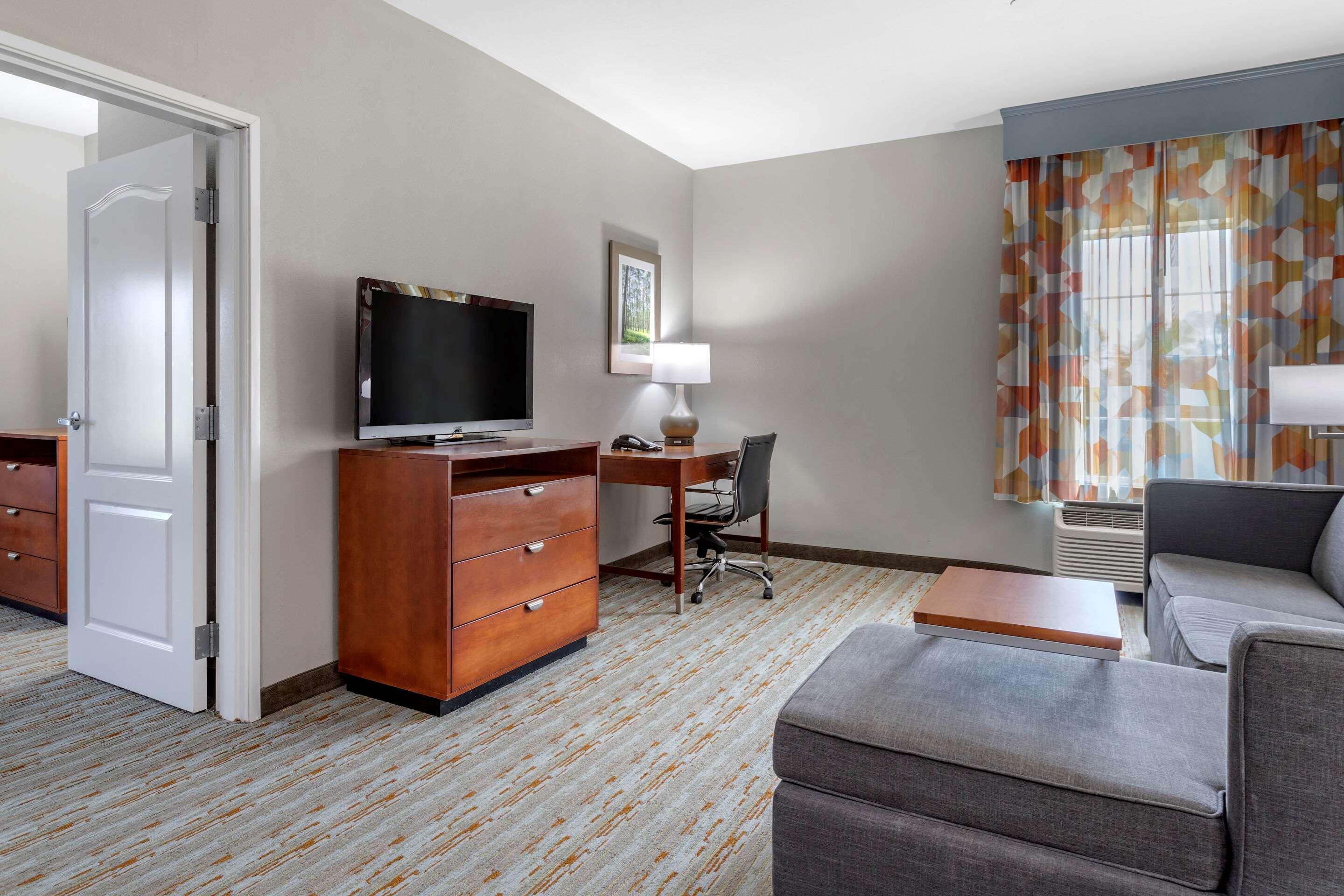 Comfort Inn & Suites Кливланд Екстериор снимка
