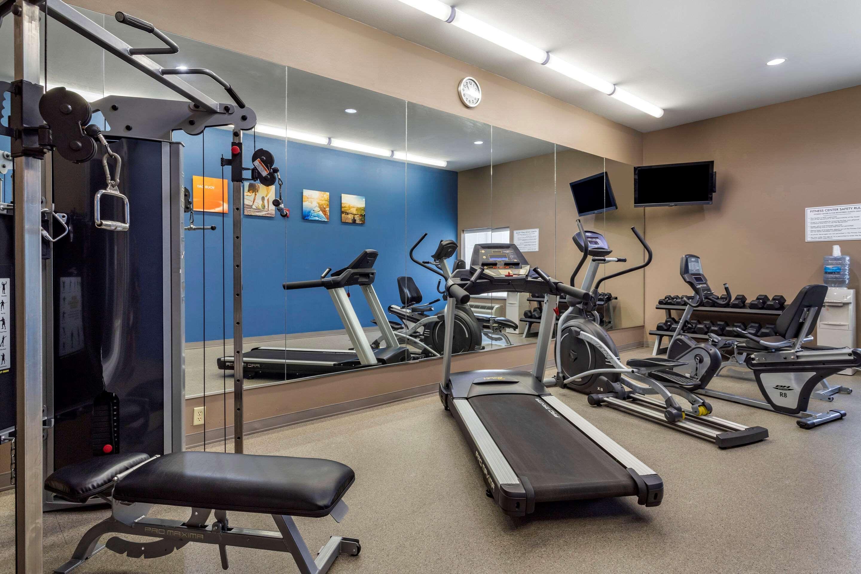 Comfort Inn & Suites Кливланд Екстериор снимка