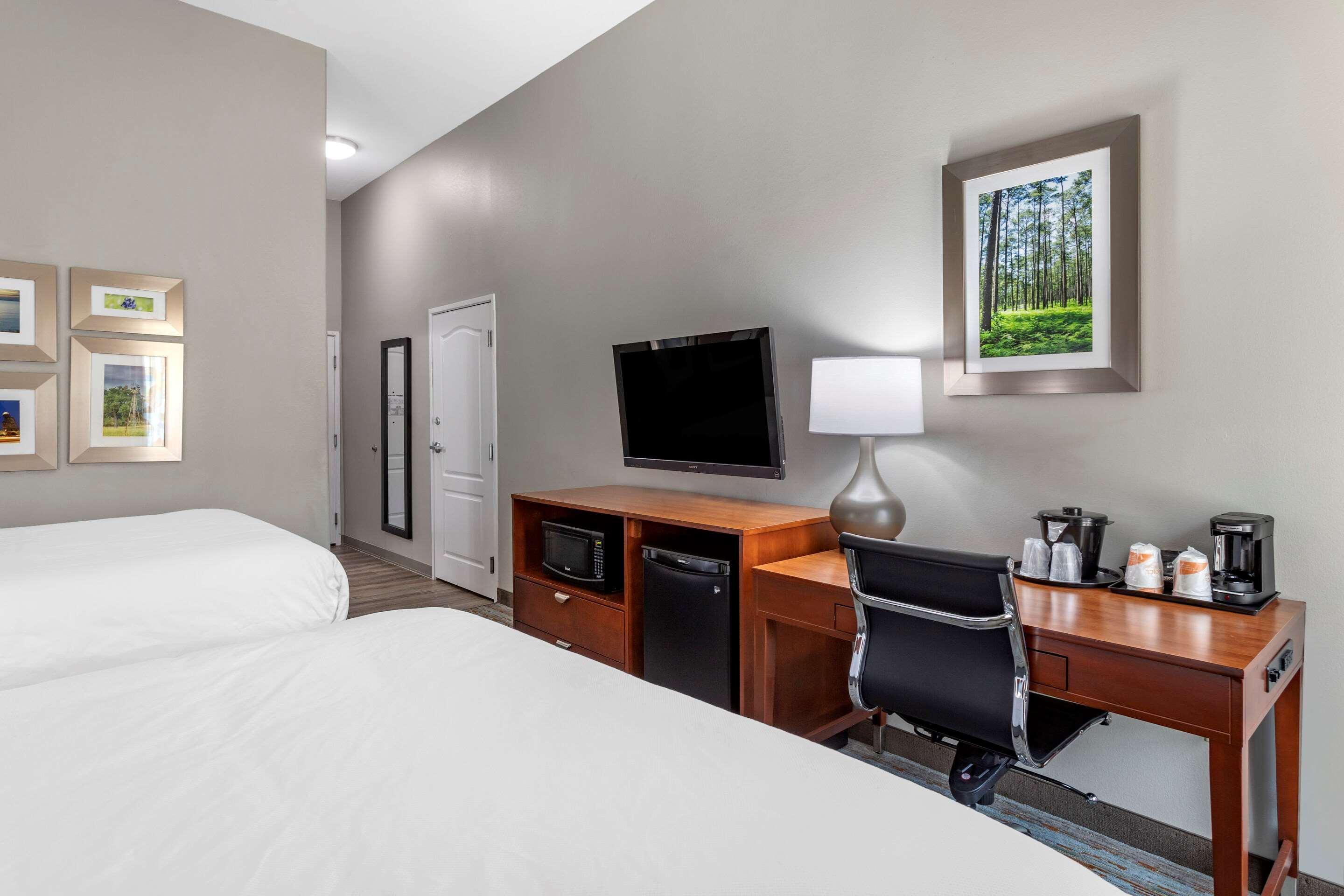 Comfort Inn & Suites Кливланд Екстериор снимка