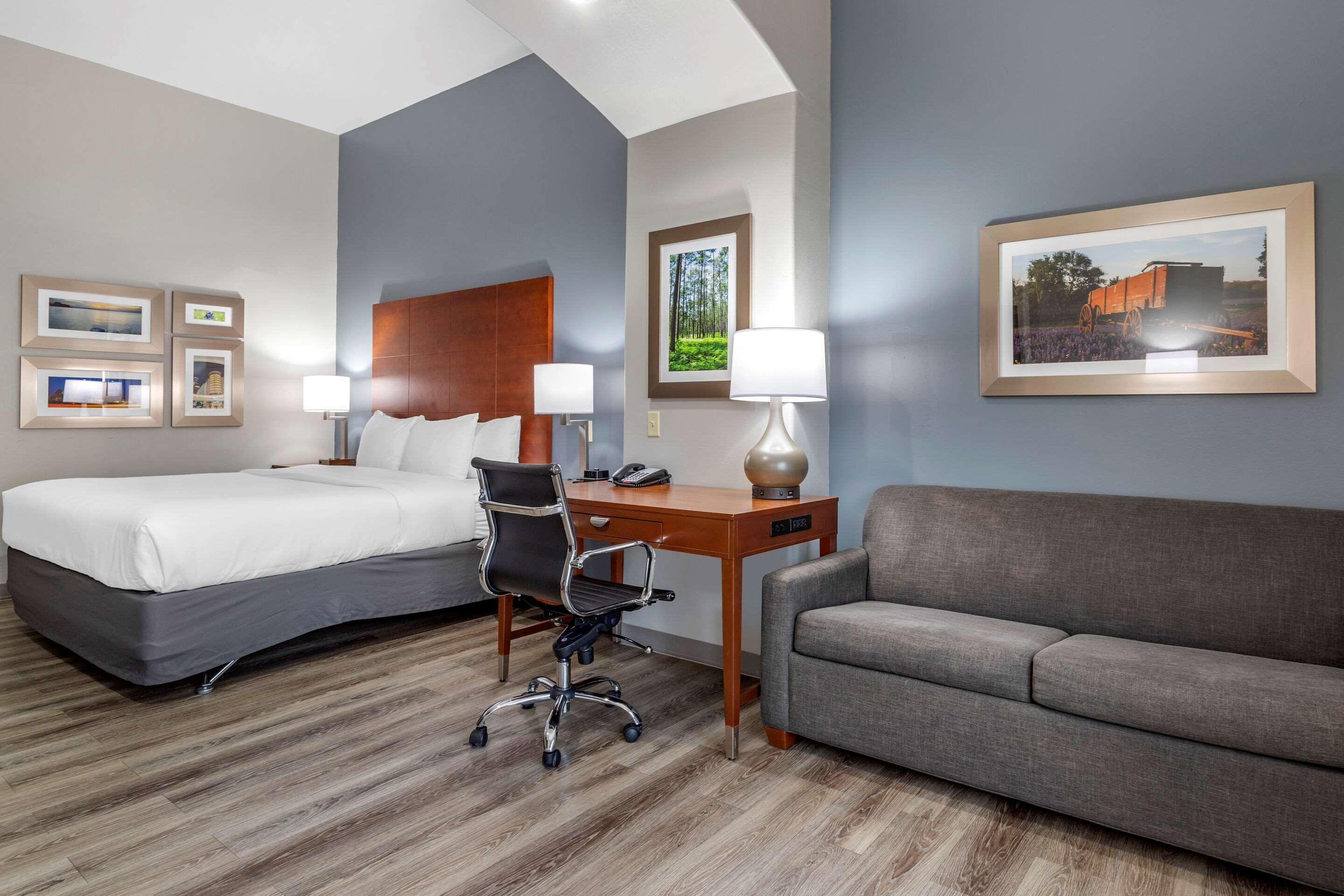 Comfort Inn & Suites Кливланд Екстериор снимка