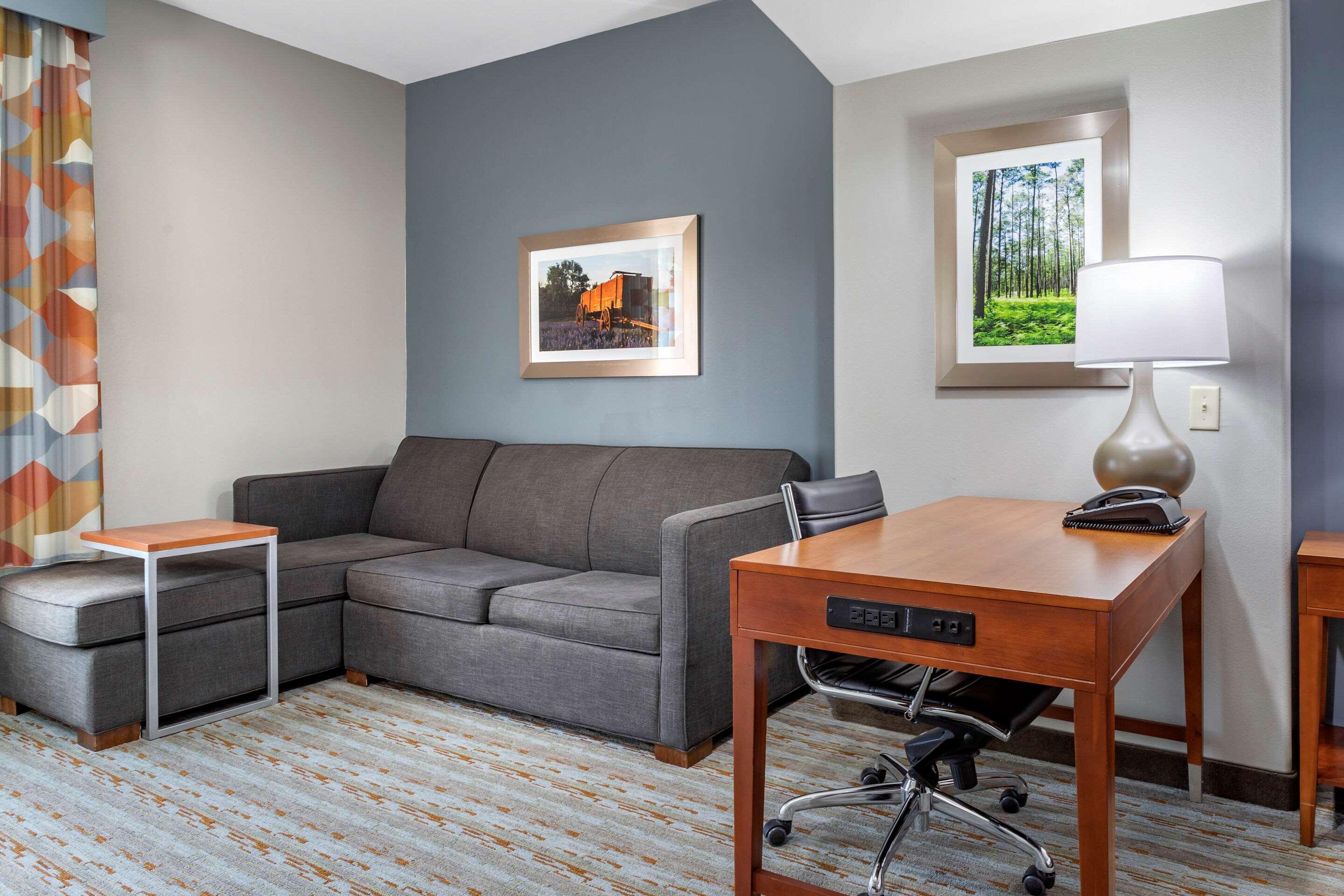 Comfort Inn & Suites Кливланд Екстериор снимка