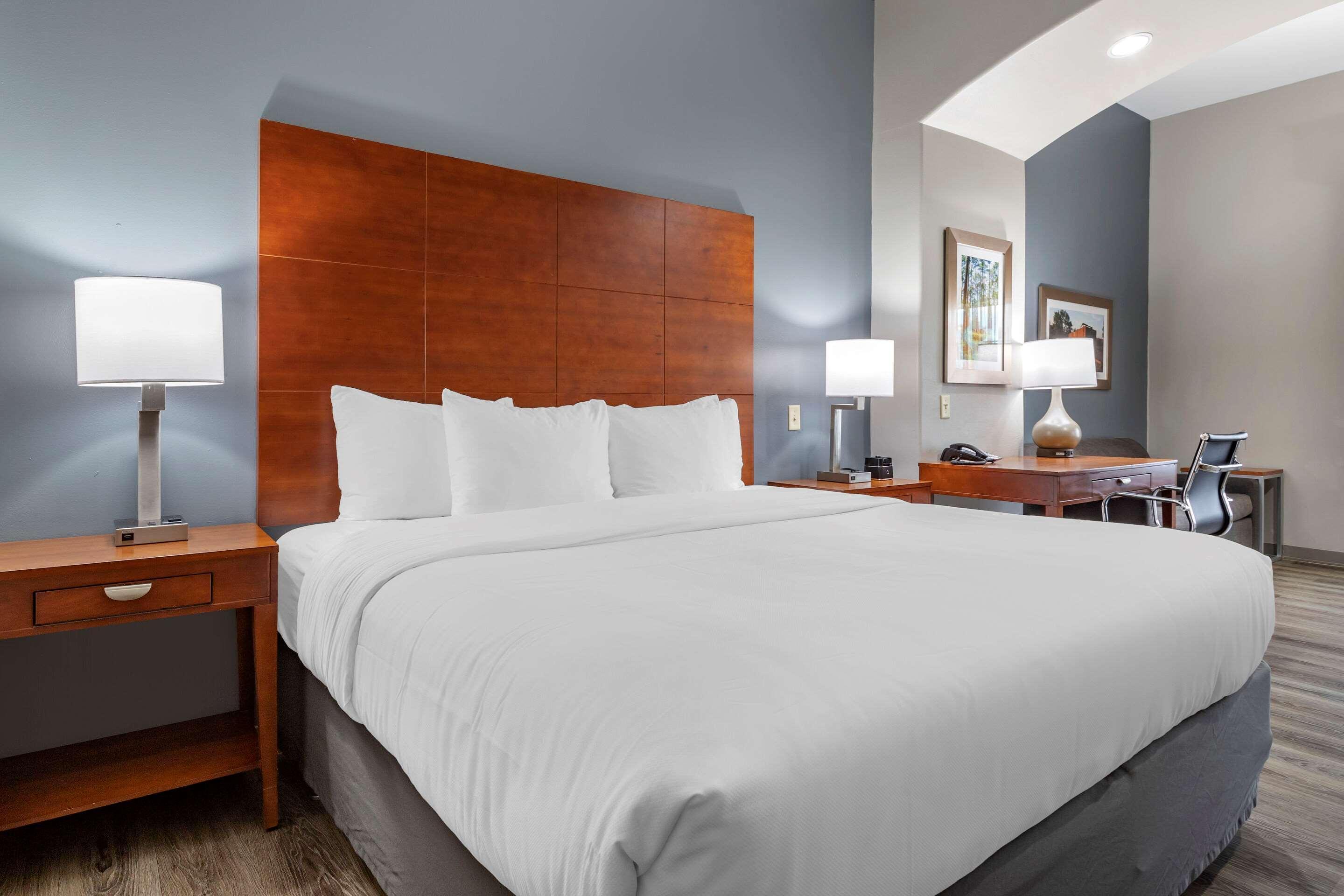 Comfort Inn & Suites Кливланд Екстериор снимка