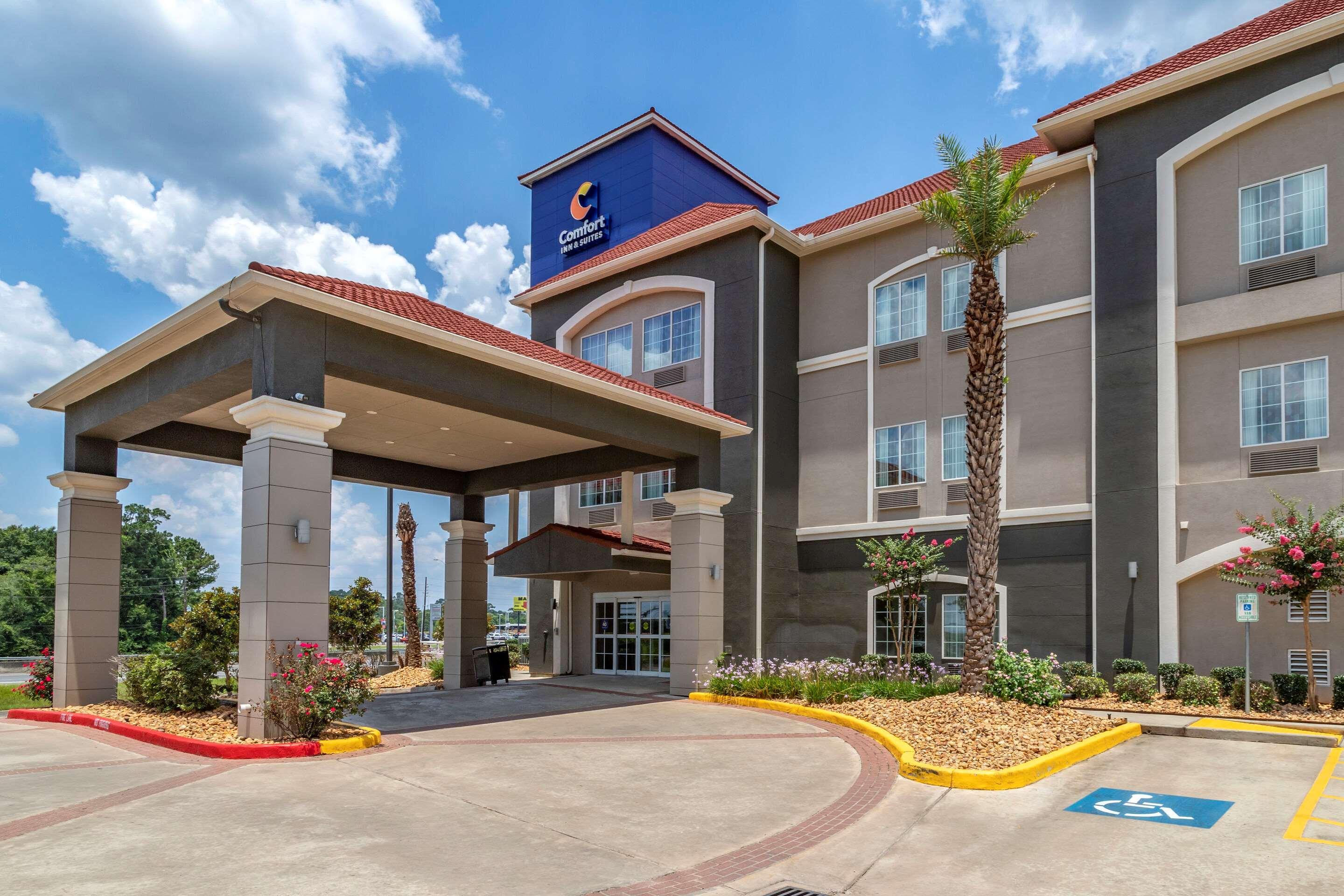 Comfort Inn & Suites Кливланд Екстериор снимка