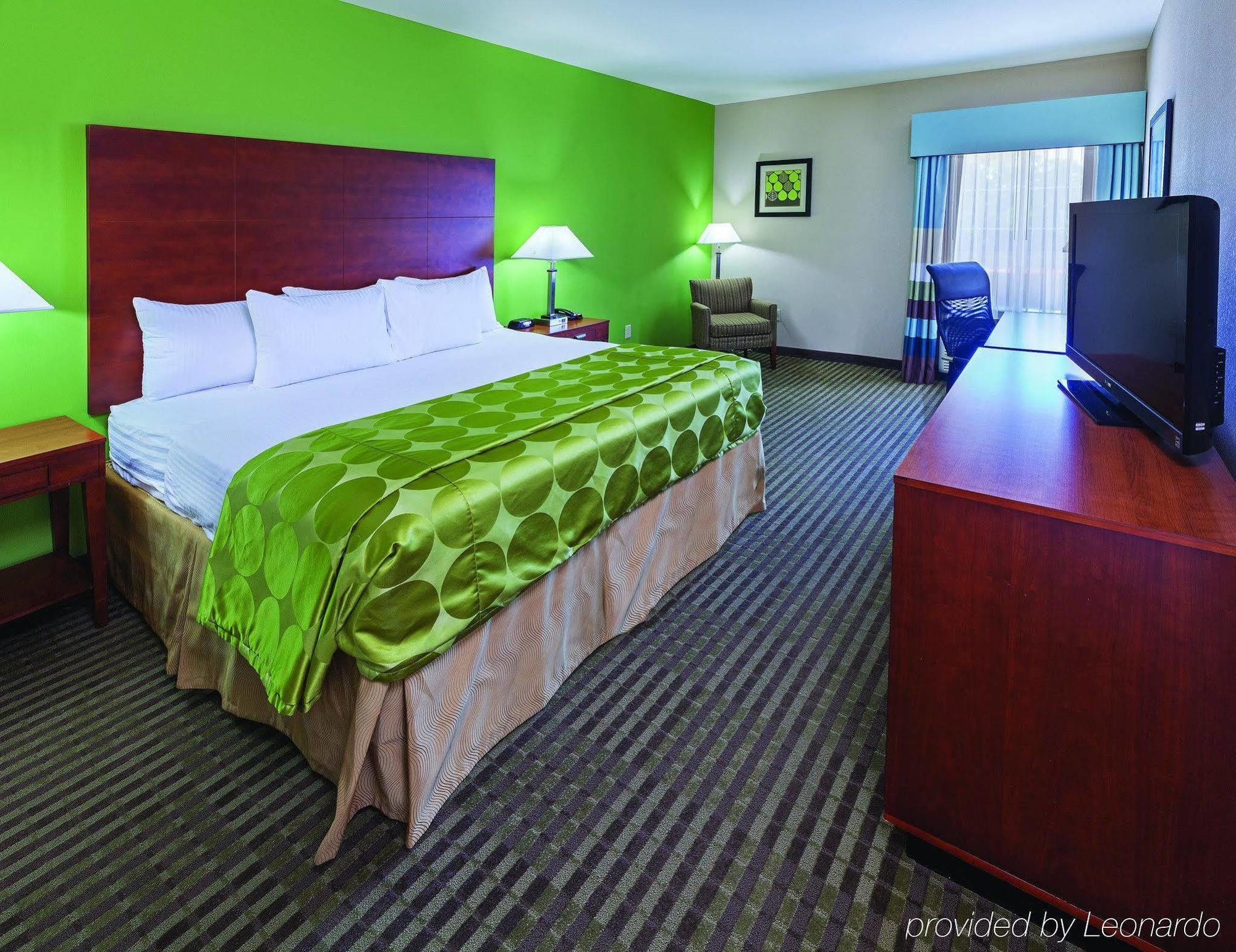 Comfort Inn & Suites Кливланд Екстериор снимка