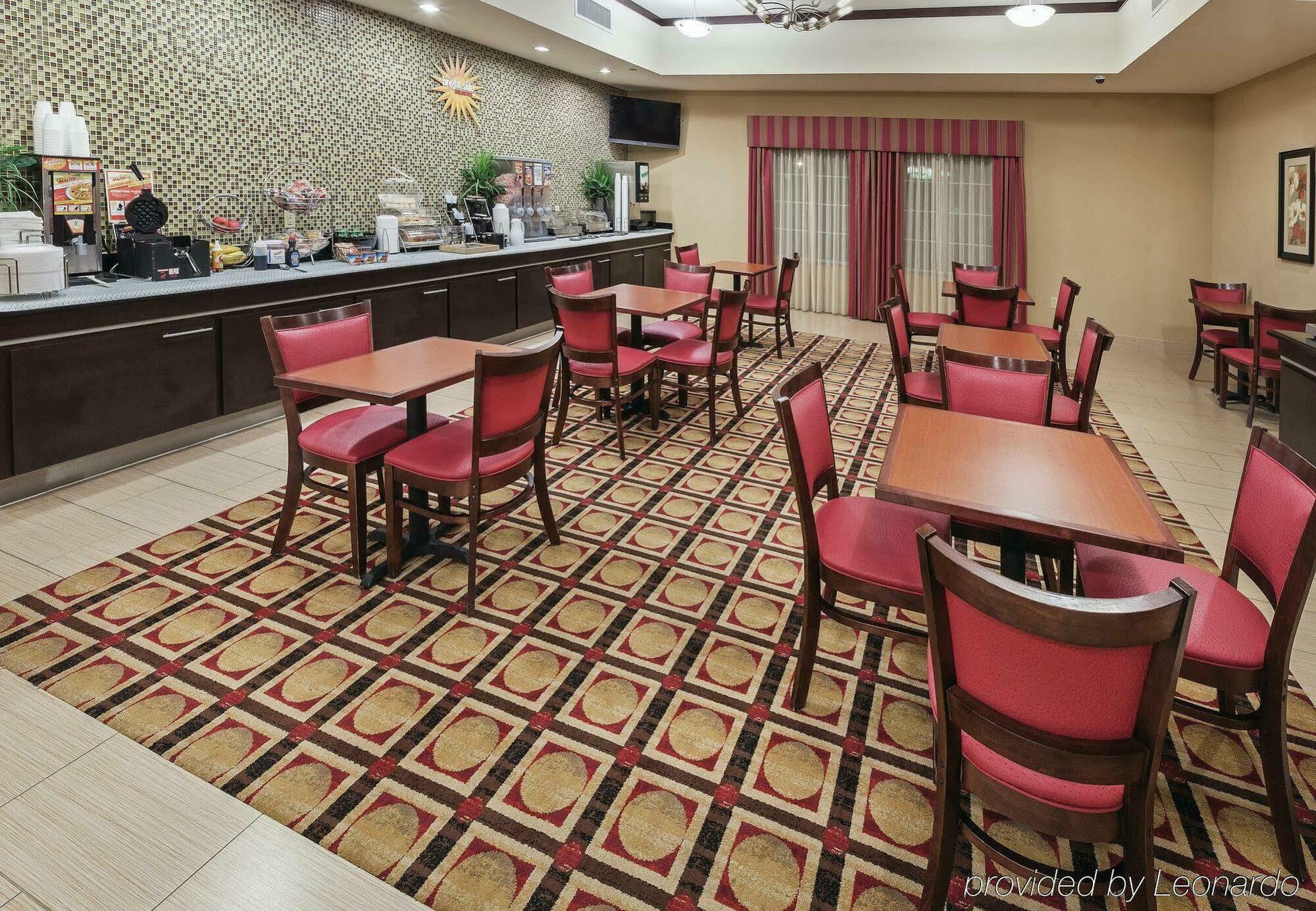 Comfort Inn & Suites Кливланд Екстериор снимка