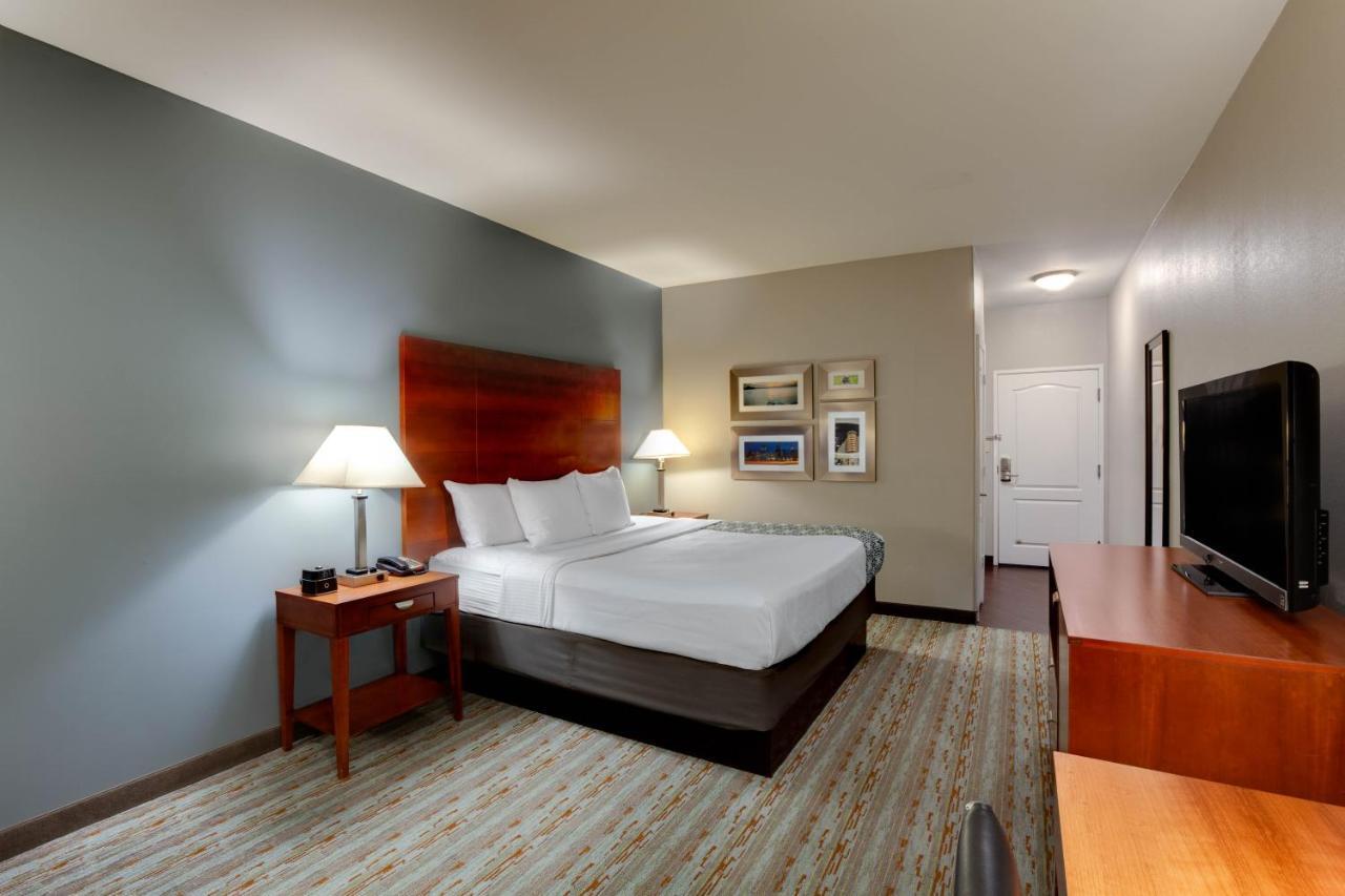 Comfort Inn & Suites Кливланд Екстериор снимка