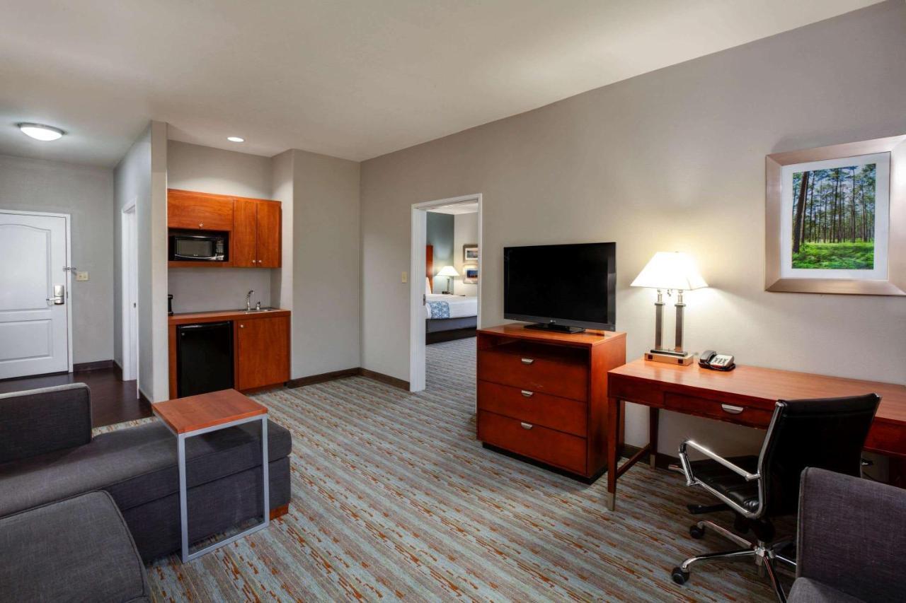 Comfort Inn & Suites Кливланд Екстериор снимка