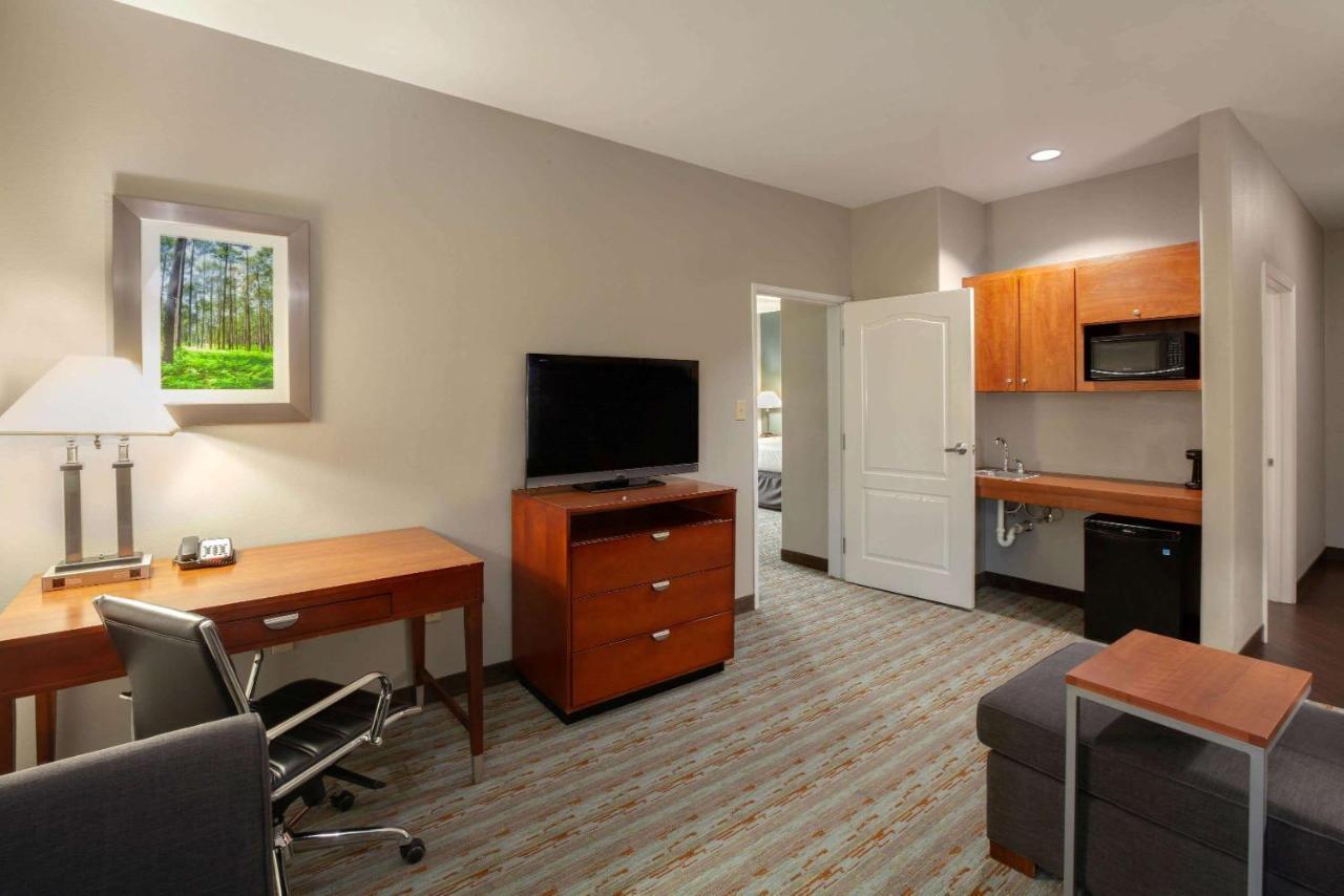 Comfort Inn & Suites Кливланд Екстериор снимка