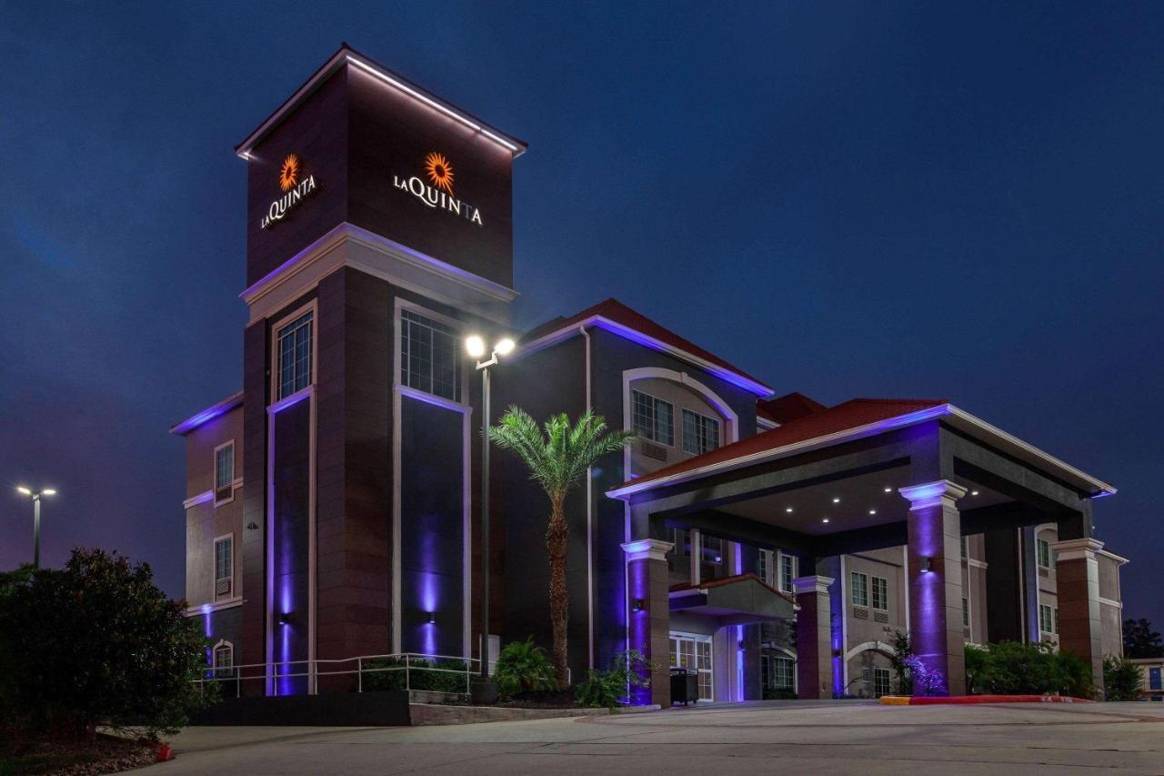 Comfort Inn & Suites Кливланд Екстериор снимка